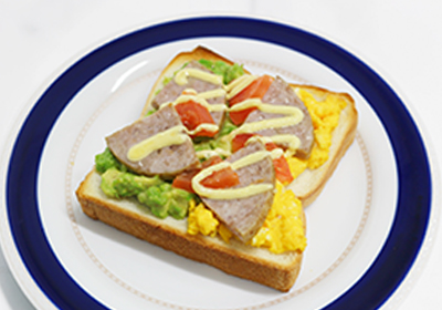 ソーセージステーキのオープントースト