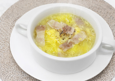 ベーコンと白菜のとろーりコンソメスープ